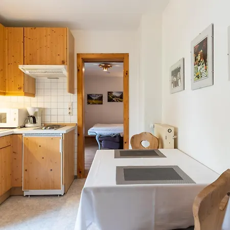 Meyer Apartment *